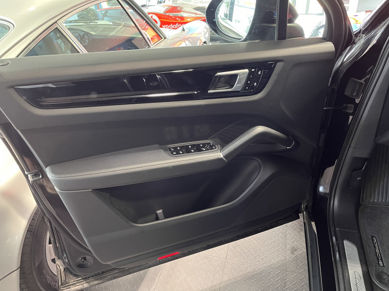 (9YA) 3.0 V6 462CH E-HYBRID (9YA) 3.0 V6 462CH E-HYBRID