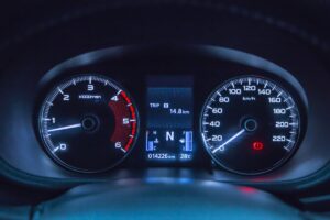 compteur kilométrique voiture vérification Pièges et risques à éviter lors de l’achat d’une voiture de prestige
