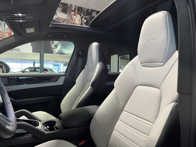 (9YA) 4.0 V8 739CH TURBO E-HYBRID (9YA) 4.0 V8 739CH TURBO E-HYBRID