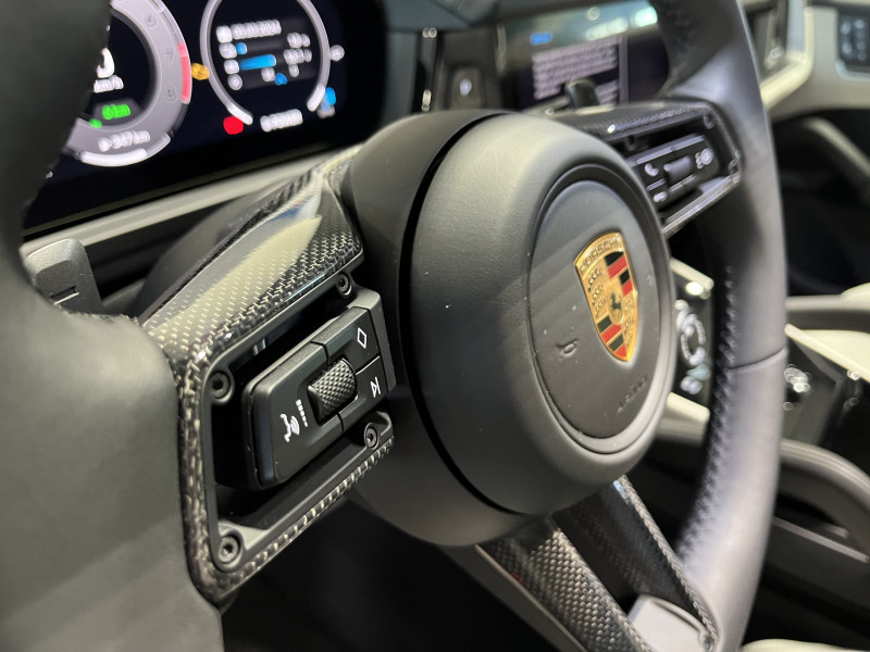 (9YA) 4.0 V8 739CH TURBO E-HYBRID (9YA) 4.0 V8 739CH TURBO E-HYBRID