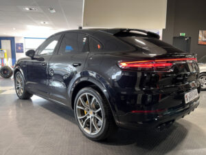 (9YB) 4.0 V8 680CH TURBO S E-HYBRID