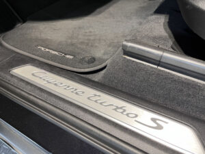 (9YB) 4.0 V8 680CH TURBO S E-HYBRID