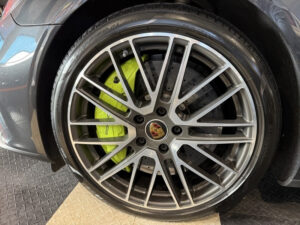 (971) 4.0 V8 700CH TURBO S E-HYBRID