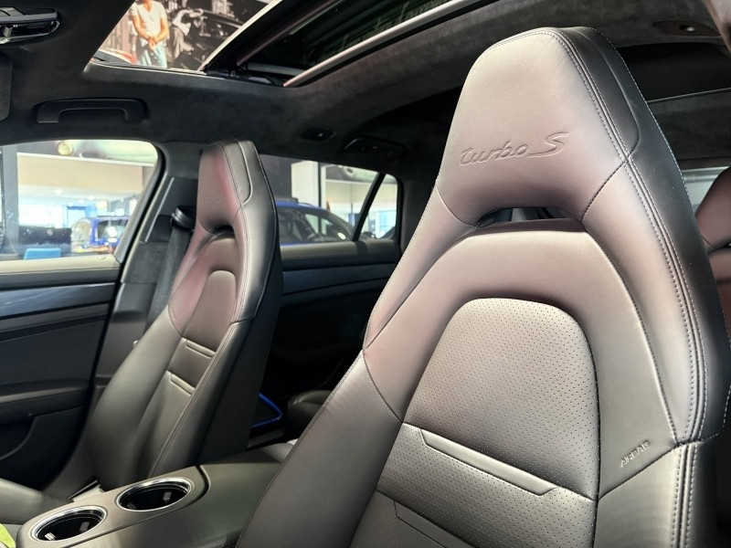 (971) 4.0 V8 700CH TURBO S E-HYBRID (971) 4.0 V8 700CH TURBO S E-HYBRID