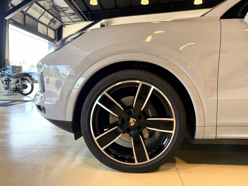 (9YA) 3.0 V6 462CH E-HYBRID (9YA) 3.0 V6 462CH E-HYBRID