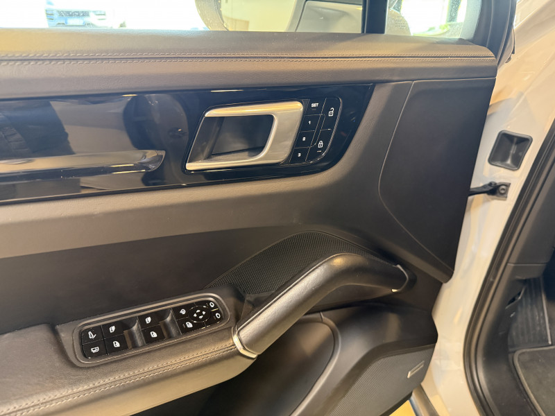 (9YA) 3.0 V6 462CH E-HYBRID (9YA) 3.0 V6 462CH E-HYBRID