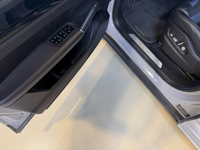 (9YA) 3.0 V6 462CH E-HYBRID (9YA) 3.0 V6 462CH E-HYBRID
