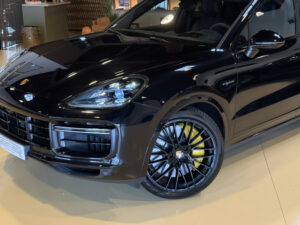 (9YB) 4.0 V8 680CH TURBO S E-HYBRID