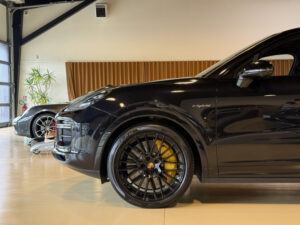 (9YB) 4.0 V8 680CH TURBO S E-HYBRID