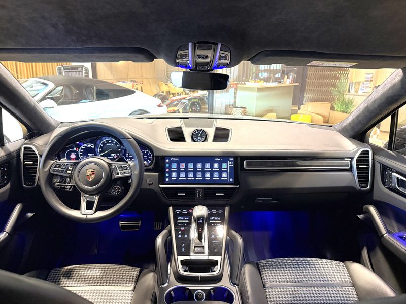 (9YB) 4.0 V8 680CH TURBO S E-HYBRID - PACK SPORT DE CONCEPTION ALLÉGÉE (9YB) 4.0 V8 680CH TURBO S E-HYBRID - PACK SPORT DE CONCEPTION ALLÉGÉE