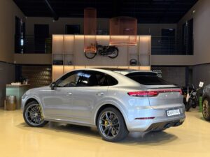 (9YB) 4.0 V8 680CH TURBO S E-HYBRID - PACK SPORT DE CONCEPTION ALLÉGÉE